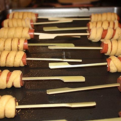 Cách làm bánh hot dog mini