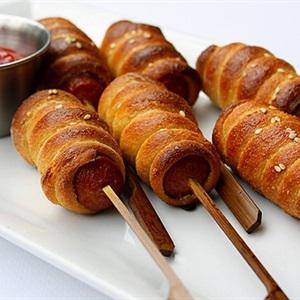 Cách làm bánh hot dog mini