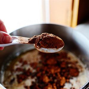 Cách làm bánh kem chocolate dâu tây