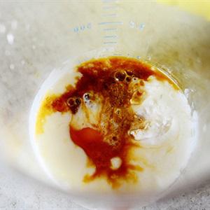 Cách làm bánh kem chocolate dâu tây