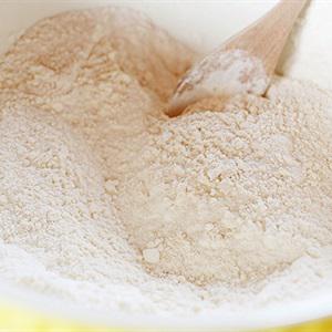 Cách làm bánh kem chocolate dâu tây