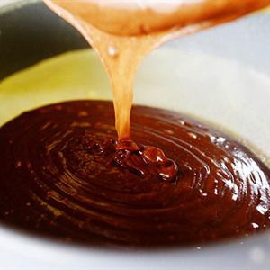 Cách làm bánh kem chocolate dâu tây