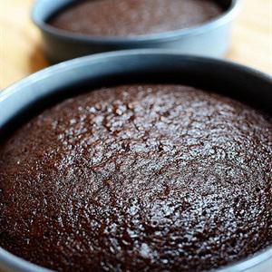 Cách làm bánh kem chocolate dâu tây