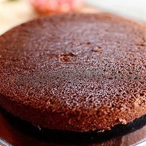 Cách làm bánh kem chocolate dâu tây