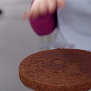 Cách làm bánh kem chocolate đơn giản