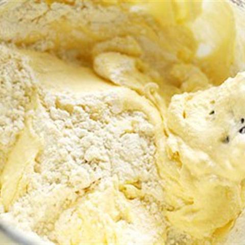 Cách làm bánh kem cupcake hình nón