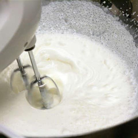 Cách làm bánh kem dâu bạc hà