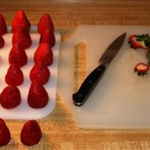 Cách làm bánh kem dâu tây hình ông già Noel