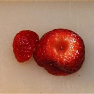 Cách làm bánh kem dâu tây hình ông già Noel