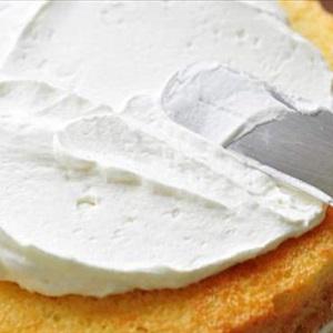 Cách làm bánh kem dâu tây hình ông già Noel