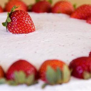 Cách làm bánh kem dâu tây