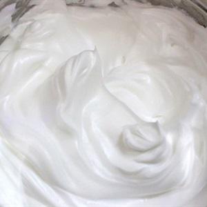 Cách làm bánh kem hoa hồng bằng nồi cơm điện