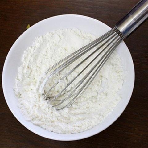 Cách làm bánh kem hoa hồng bằng nồi cơm điện