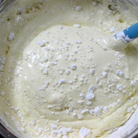 Cách làm bánh kem hoa hồng bằng nồi cơm điện