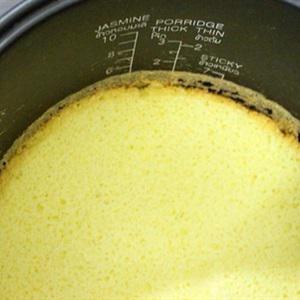 Cách làm bánh kem hoa hồng bằng nồi cơm điện