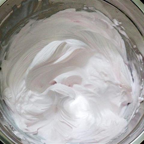 Cách làm bánh kem hoa hồng tặng mẹ