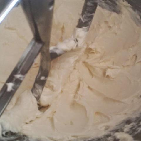 Cách làm bánh kem phô mai bơ không dùng lò nướng