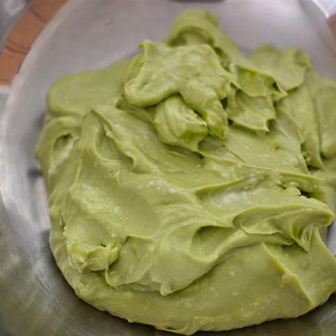 Cách làm bánh kem phô mai bơ không dùng lò nướng