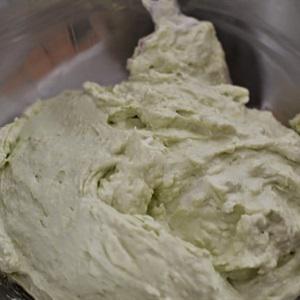 Cách làm bánh kem phô mai bơ không dùng lò nướng