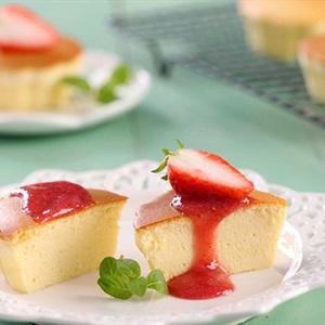 Cách làm bánh kem phô mai kèm trái cây