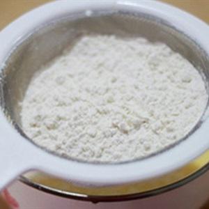 Cách làm bánh kem trứng cuộn dâu tây