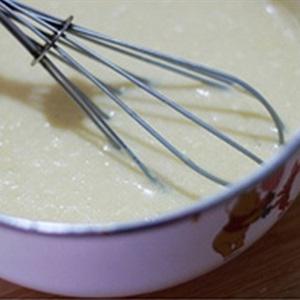 Cách làm bánh kem trứng cuộn dâu tây