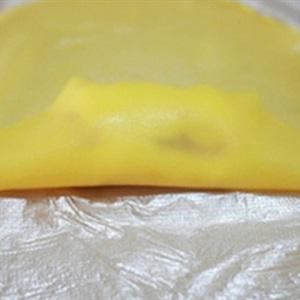 Cách làm bánh kem trứng cuộn dâu tây