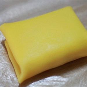 Cách làm bánh kem trứng cuộn dâu tây