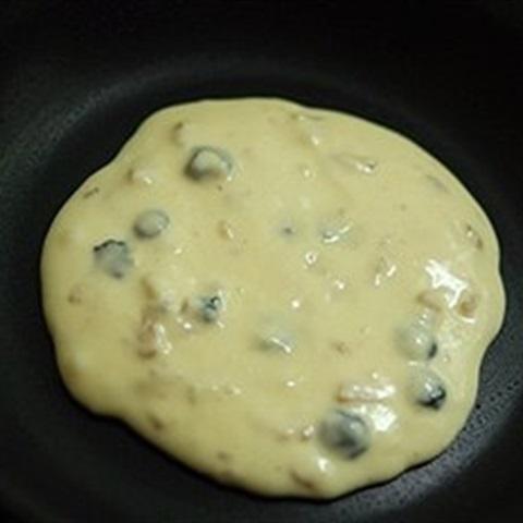 Cách làm bánh kếp nhân việt quất