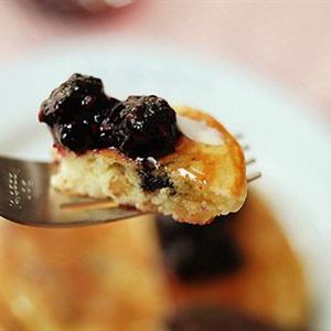 Cách làm bánh kếp nhân việt quất