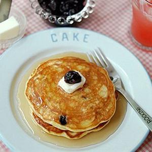 Cách làm bánh kếp nhân việt quất