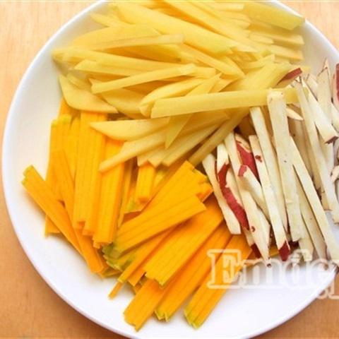 Cách làm bánh khoai chiên bí đỏ