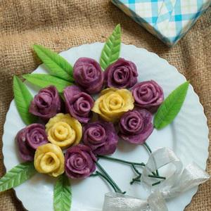 Cách làm bánh khoai hấp hình hoa hồng