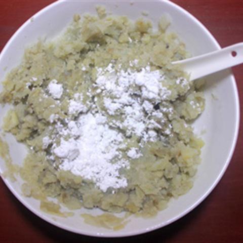 Cách làm bánh khoai lang bọc xúc xích