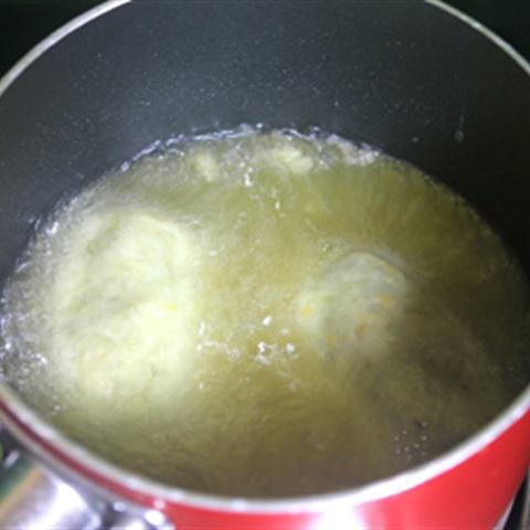 Cách làm bánh khoai lang bọc xúc xích