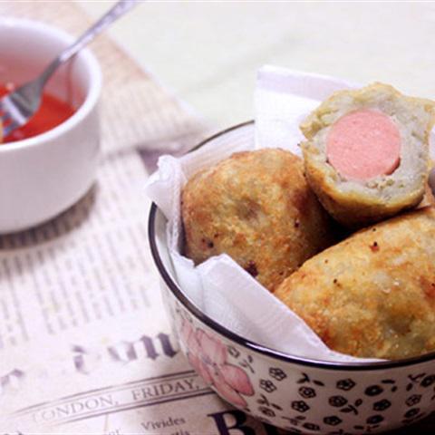 Cách làm bánh khoai lang bọc xúc xích