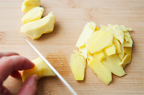 Bánh khoai lang chiên tẩm đường quế thơm giòn cắn ngập răng