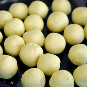 Cách làm bánh khoai lang chiên tẩm đường