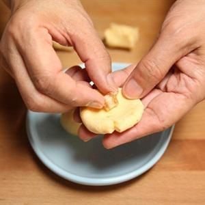 Cách làm bánh khoai lang lăn dừa