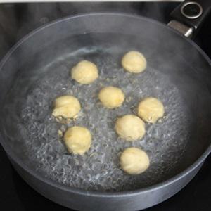 Cách làm bánh khoai lang lăn dừa