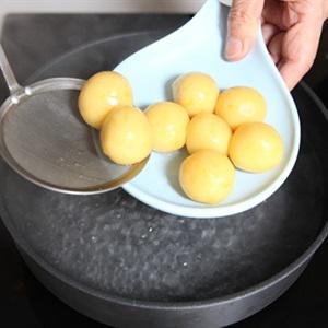 Cách làm bánh khoai lang lăn dừa