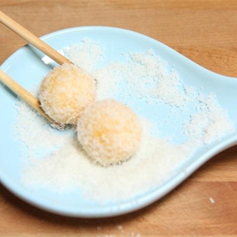 Cách làm bánh khoai lang lăn dừa