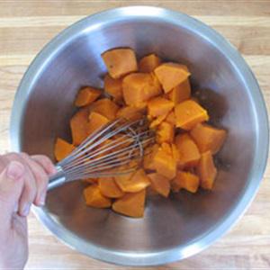 Cách làm bánh khoai lang mix dừa nạo