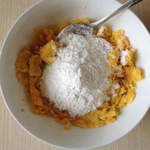 Cách làm bánh khoai lang nhân mè