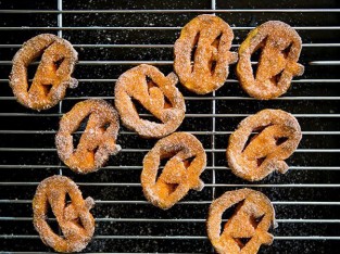 Bánh khoai lang quế đường giòn giòn