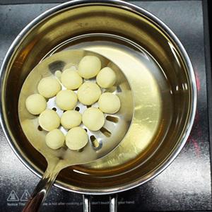 Cách làm bánh khoai lang viên chiên