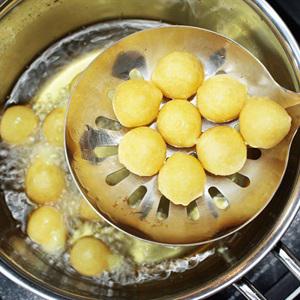 Cách làm bánh khoai lang viên chiên