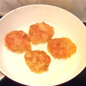 Cách làm bánh khoai mì chiên