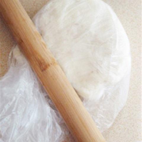 Cách làm bánh khoai mì hình cỏ 4 lá