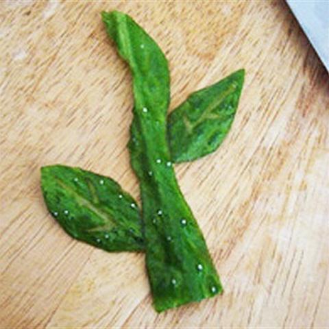 Cách làm bánh khoai mì hình cỏ 4 lá